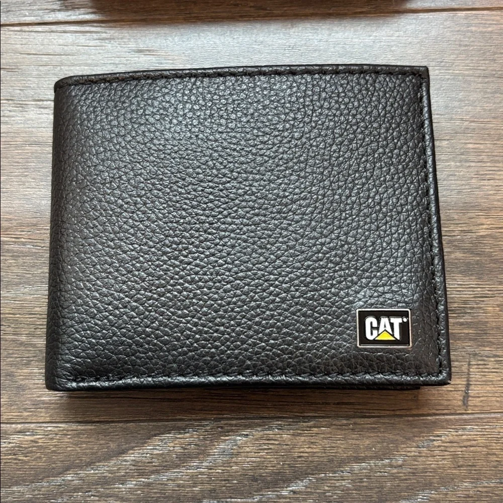 CAT Genuine Leather bifold w/enamel logo,5 card slot,RFID,ID window,bill slot